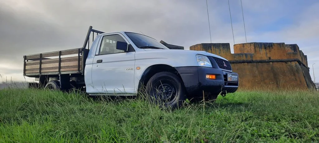 2002 MITSUBISHI L200 2.5TD 4X2 CAB SIMPLES CX MADEIRA 3 LUG.